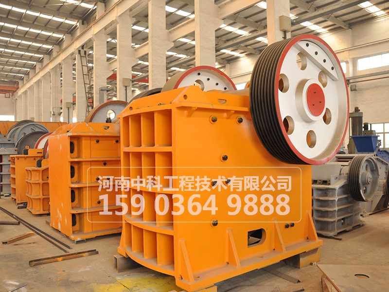 顎式破碎機的保險和排礦口的調節